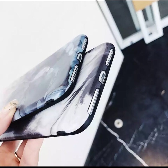 Cases for iPhone XR and XS - Picture 3 of 3